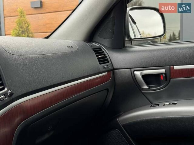Сірий Хендай Санта Фе, об'ємом двигуна 2.19 л та пробігом 284 тис. км за 8400 $, фото 49 на Automoto.ua