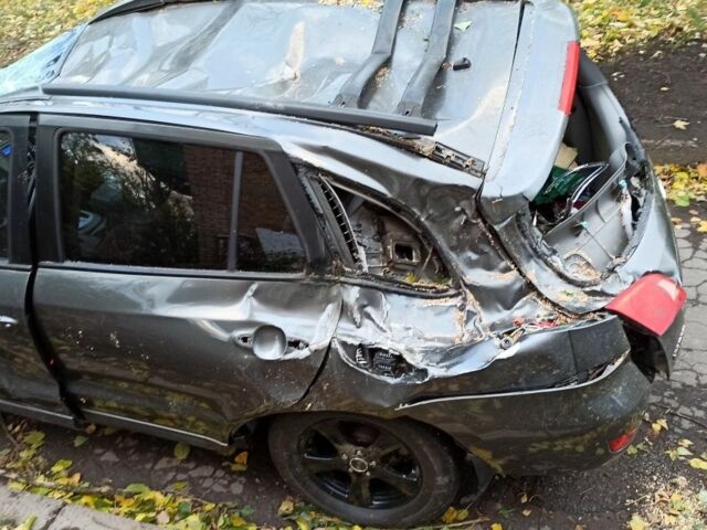 Серый Хендай Санта Фе, объемом двигателя 2.2 л и пробегом 170 тыс. км за 5000 $, фото 4 на Automoto.ua