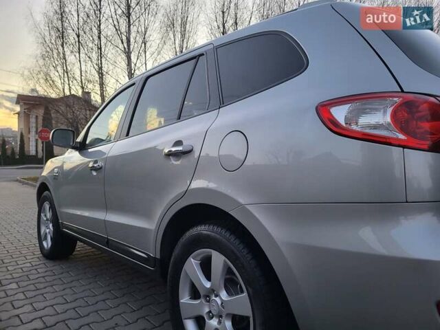 Серый Хендай Санта Фе, объемом двигателя 2.19 л и пробегом 302 тыс. км за 9990 $, фото 44 на Automoto.ua