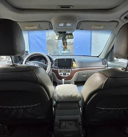 Сірий Хендай Санта Фе, об'ємом двигуна 2.66 л та пробігом 273 тис. км за 10500 $, фото 6 на Automoto.ua