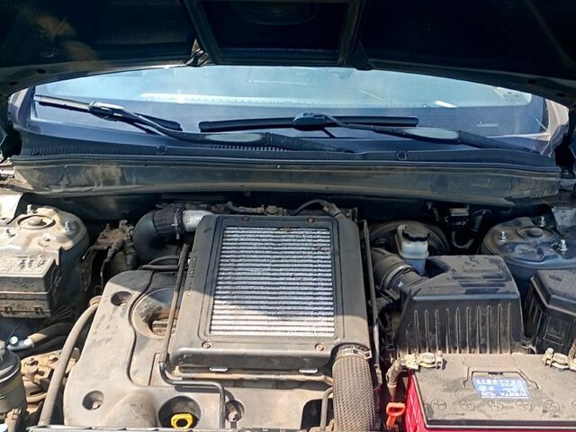 Серый Хендай Санта Фе, объемом двигателя 2.2 л и пробегом 322 тыс. км за 9250 $, фото 3 на Automoto.ua