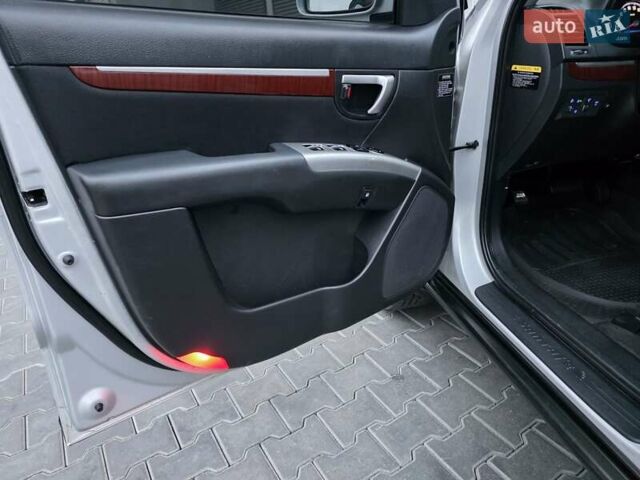 Серый Хендай Санта Фе, объемом двигателя 2.2 л и пробегом 251 тыс. км за 9333 $, фото 42 на Automoto.ua