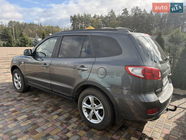Серый Хендай Санта Фе, объемом двигателя 2.2 л и пробегом 211 тыс. км за 10500 $, фото 2 на Automoto.ua