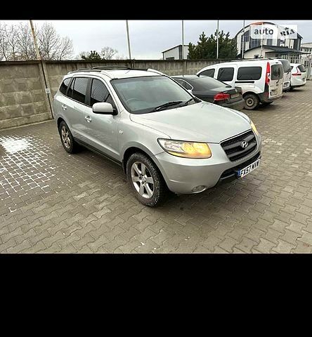 Серый Хендай Санта Фе, объемом двигателя 2.2 л и пробегом 170 тыс. км за 4200 $, фото 3 на Automoto.ua