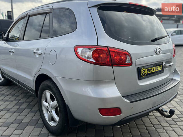 Серый Хендай Санта Фе, объемом двигателя 2.19 л и пробегом 254 тыс. км за 11300 $, фото 4 на Automoto.ua