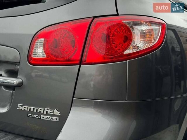 Сірий Хендай Санта Фе, об'ємом двигуна 2.19 л та пробігом 284 тис. км за 8400 $, фото 13 на Automoto.ua
