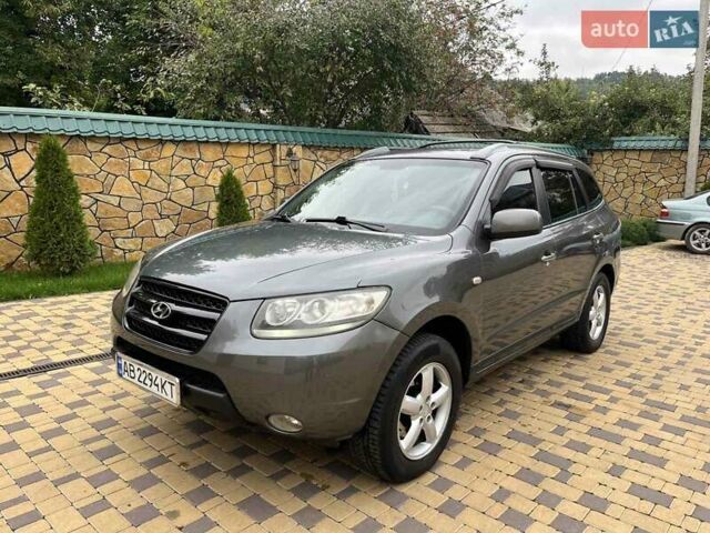 Серый Хендай Санта Фе, объемом двигателя 2.19 л и пробегом 320 тыс. км за 10300 $, фото 1 на Automoto.ua