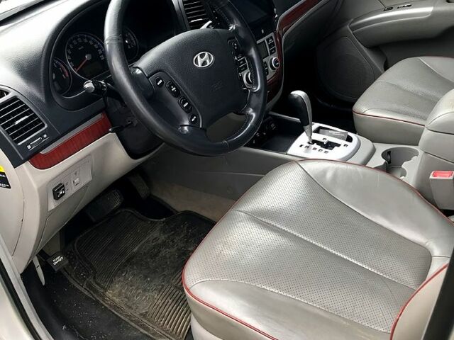 Серый Хендай Санта Фе, объемом двигателя 2.7 л и пробегом 169 тыс. км за 9300 $, фото 2 на Automoto.ua