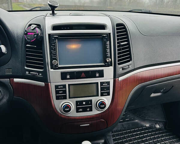 Сірий Хендай Санта Фе, об'ємом двигуна 2.19 л та пробігом 233 тис. км за 10000 $, фото 9 на Automoto.ua