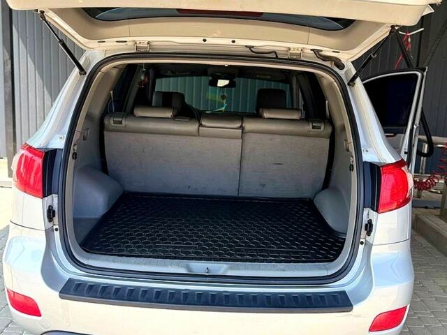 Серый Хендай Санта Фе, объемом двигателя 2.2 л и пробегом 342 тыс. км за 9000 $, фото 5 на Automoto.ua