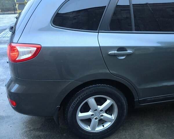 Серый Хендай Санта Фе, объемом двигателя 2.2 л и пробегом 324 тыс. км за 9700 $, фото 8 на Automoto.ua