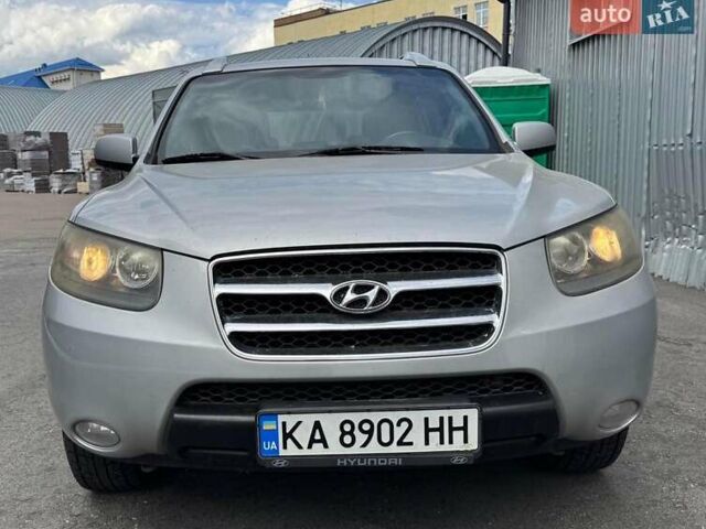 Серый Хендай Санта Фе, объемом двигателя 2.19 л и пробегом 260 тыс. км за 9100 $, фото 3 на Automoto.ua