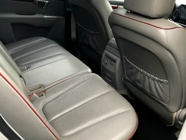 Серый Хендай Санта Фе, объемом двигателя 2.7 л и пробегом 169 тыс. км за 9300 $, фото 7 на Automoto.ua