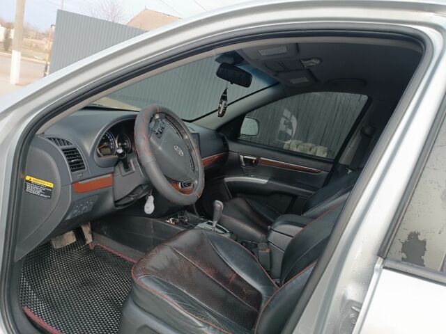 Сірий Хендай Санта Фе, об'ємом двигуна 2.2 л та пробігом 350 тис. км за 8500 $, фото 3 на Automoto.ua