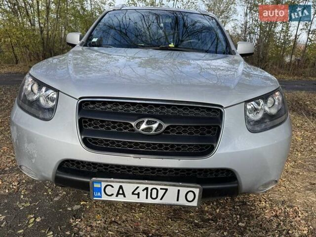 Серый Хендай Санта Фе, объемом двигателя 2.2 л и пробегом 232 тыс. км за 10500 $, фото 1 на Automoto.ua