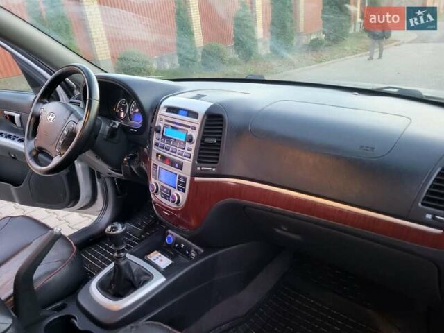 Серый Хендай Санта Фе, объемом двигателя 2.19 л и пробегом 302 тыс. км за 9990 $, фото 90 на Automoto.ua