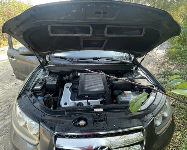 Серый Хендай Санта Фе, объемом двигателя 2.2 л и пробегом 267 тыс. км за 8999 $, фото 13 на Automoto.ua