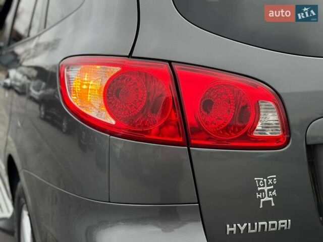 Сірий Хендай Санта Фе, об'ємом двигуна 2.19 л та пробігом 284 тис. км за 8400 $, фото 12 на Automoto.ua