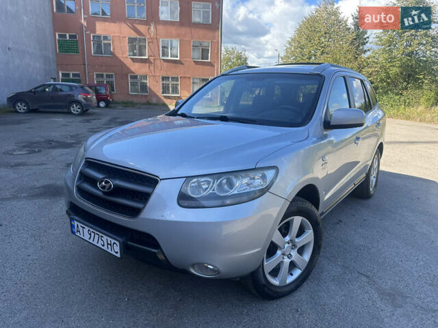 Серый Хендай Санта Фе, объемом двигателя 2.19 л и пробегом 301 тыс. км за 8500 $, фото 4 на Automoto.ua