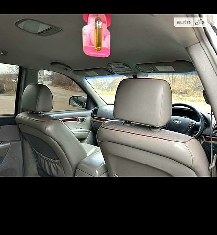 Серый Хендай Санта Фе, объемом двигателя 2.2 л и пробегом 170 тыс. км за 4200 $, фото 1 на Automoto.ua