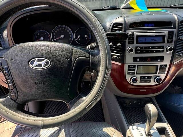 Серый Хендай Санта Фе, объемом двигателя 2.2 л и пробегом 342 тыс. км за 9000 $, фото 12 на Automoto.ua