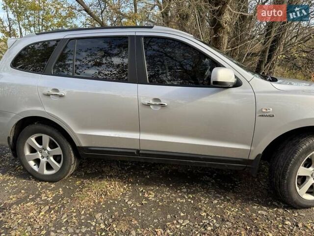Серый Хендай Санта Фе, объемом двигателя 2.2 л и пробегом 232 тыс. км за 10500 $, фото 3 на Automoto.ua