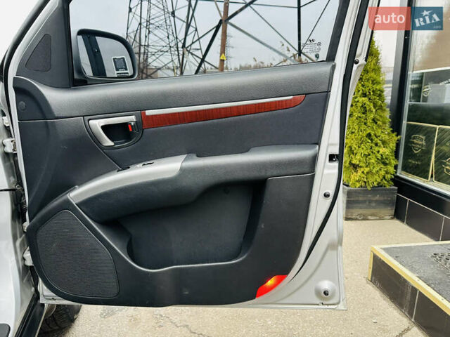 Серый Хендай Санта Фе, объемом двигателя 2.19 л и пробегом 290 тыс. км за 8999 $, фото 24 на Automoto.ua