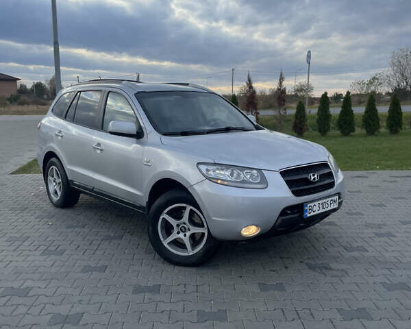 Серый Хендай Санта Фе, объемом двигателя 2.19 л и пробегом 217 тыс. км за 9300 $, фото 9 на Automoto.ua