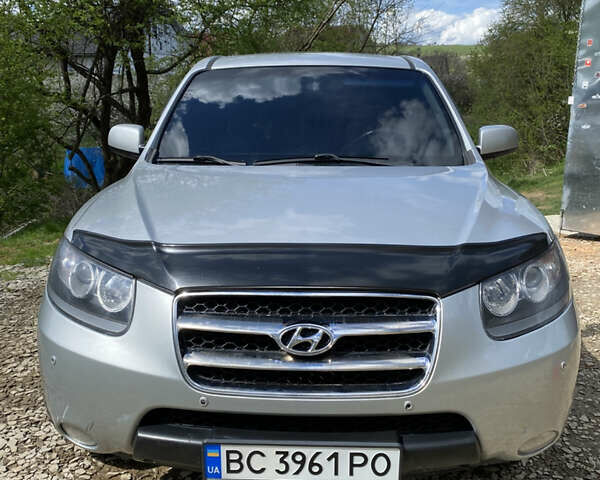 Серый Хендай Санта Фе, объемом двигателя 2.7 л и пробегом 245 тыс. км за 8800 $, фото 6 на Automoto.ua
