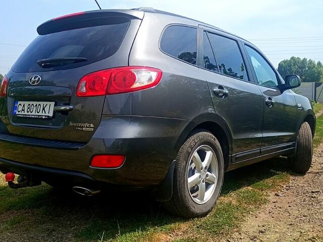 Серый Хендай Санта Фе, объемом двигателя 2.2 л и пробегом 322 тыс. км за 9250 $, фото 1 на Automoto.ua