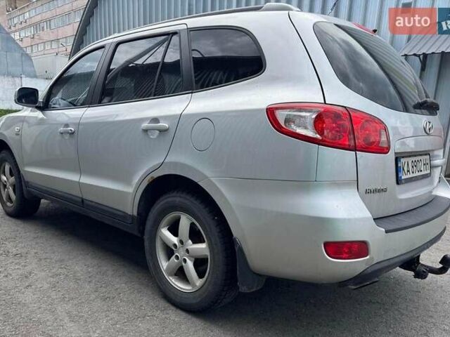Серый Хендай Санта Фе, объемом двигателя 2.19 л и пробегом 260 тыс. км за 9100 $, фото 9 на Automoto.ua