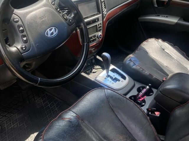 Серый Хендай Санта Фе, объемом двигателя 2.2 л и пробегом 293 тыс. км за 10200 $, фото 5 на Automoto.ua