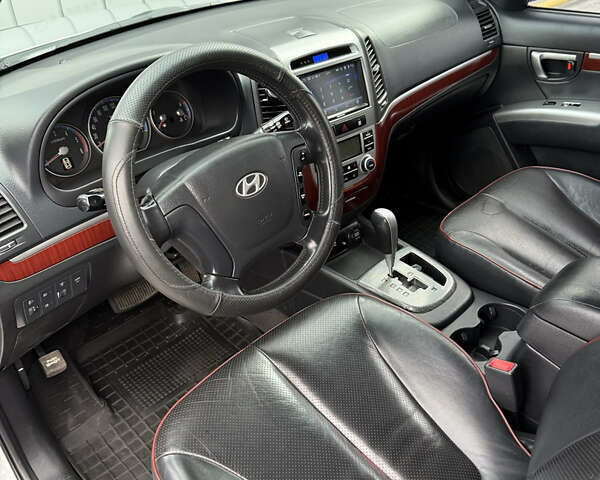 Сірий Хендай Санта Фе, об'ємом двигуна 2.2 л та пробігом 257 тис. км за 9650 $, фото 24 на Automoto.ua