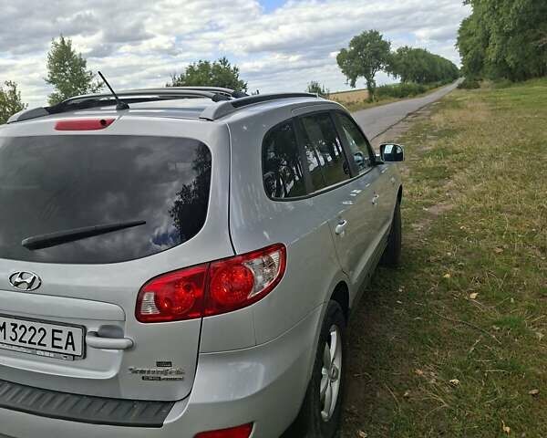 Серый Хендай Санта Фе, объемом двигателя 2.19 л и пробегом 260 тыс. км за 10700 $, фото 3 на Automoto.ua