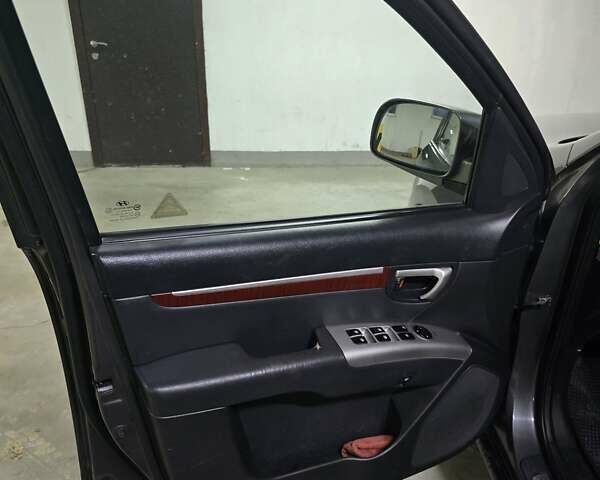 Серый Хендай Санта Фе, объемом двигателя 2.2 л и пробегом 264 тыс. км за 8880 $, фото 15 на Automoto.ua