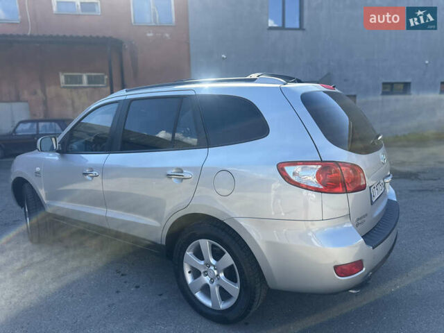 Серый Хендай Санта Фе, объемом двигателя 2.19 л и пробегом 301 тыс. км за 8500 $, фото 18 на Automoto.ua