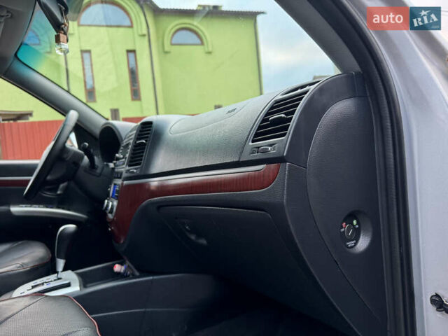 Серый Хендай Санта Фе, объемом двигателя 2.2 л и пробегом 297 тыс. км за 10300 $, фото 49 на Automoto.ua