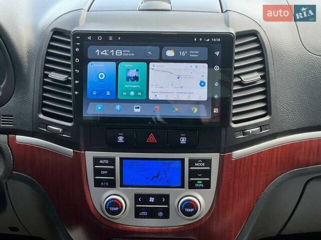 Серый Хендай Санта Фе, объемом двигателя 2.19 л и пробегом 253 тыс. км за 11500 $, фото 16 на Automoto.ua