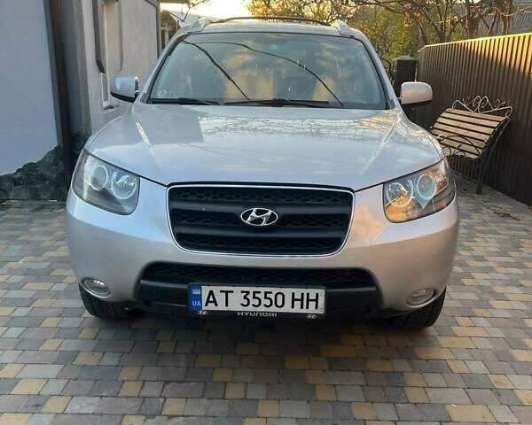 Серый Хендай Санта Фе, объемом двигателя 2.19 л и пробегом 314 тыс. км за 8700 $, фото 1 на Automoto.ua