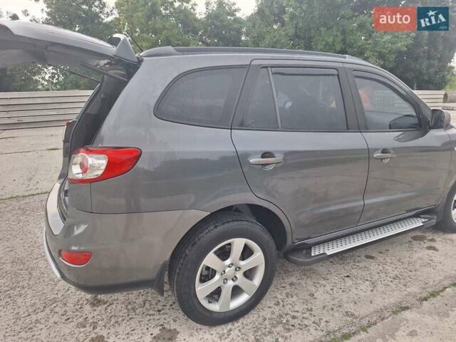 Сірий Хендай Санта Фе, об'ємом двигуна 2.2 л та пробігом 304 тис. км за 9600 $, фото 6 на Automoto.ua