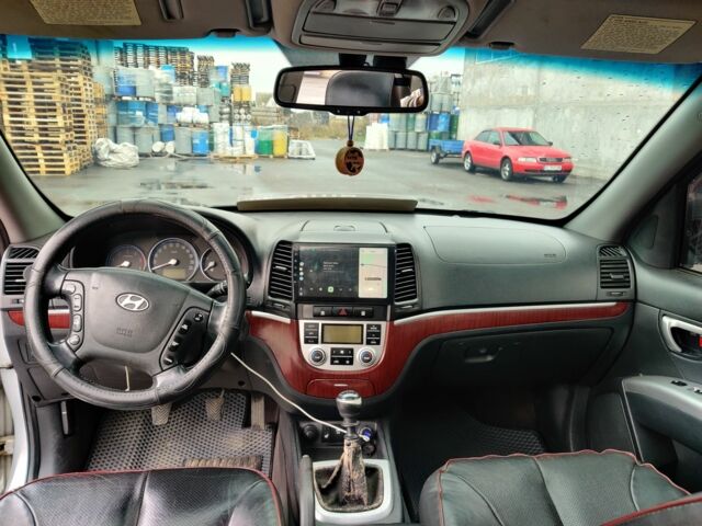 Серый Хендай Санта Фе, объемом двигателя 2.2 л и пробегом 330 тыс. км за 6050 $, фото 10 на Automoto.ua