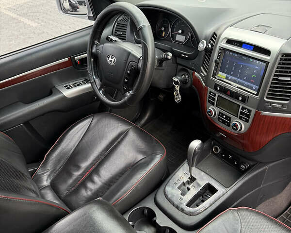 Сірий Хендай Санта Фе, об'ємом двигуна 2.2 л та пробігом 257 тис. км за 9650 $, фото 45 на Automoto.ua