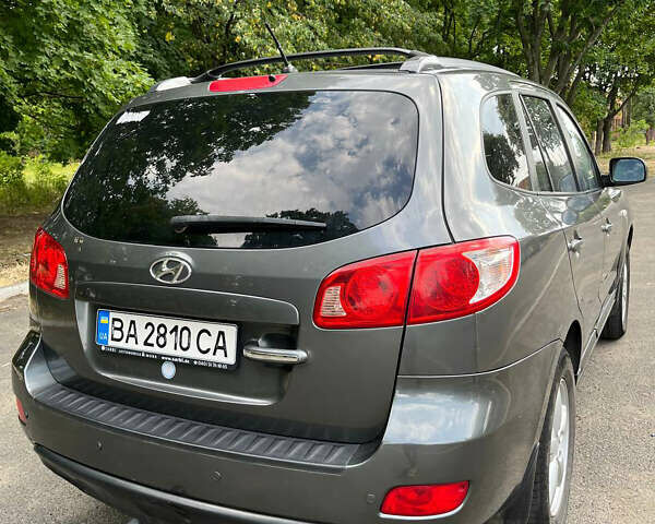 Серый Хендай Санта Фе, объемом двигателя 2.19 л и пробегом 285 тыс. км за 9800 $, фото 6 на Automoto.ua
