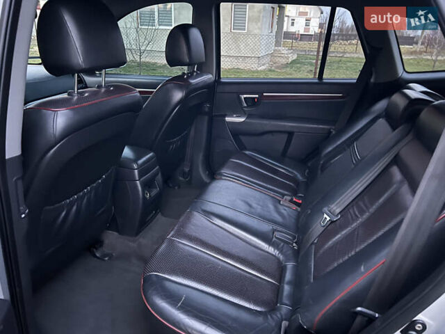 Серый Хендай Санта Фе, объемом двигателя 2.2 л и пробегом 205 тыс. км за 10300 $, фото 21 на Automoto.ua