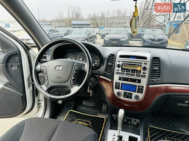 Серый Хендай Санта Фе, объемом двигателя 2.19 л и пробегом 290 тыс. км за 8999 $, фото 20 на Automoto.ua