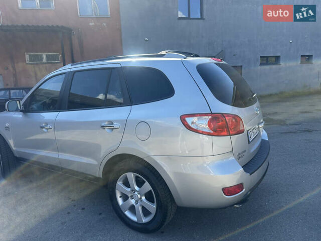 Серый Хендай Санта Фе, объемом двигателя 2.19 л и пробегом 301 тыс. км за 8500 $, фото 16 на Automoto.ua