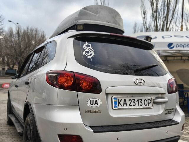 Серый Хендай Санта Фе, объемом двигателя 2.7 л и пробегом 273 тыс. км за 10500 $, фото 2 на Automoto.ua