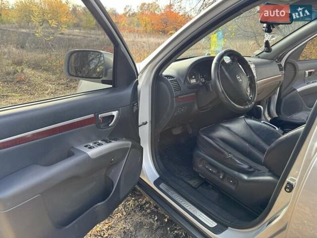 Серый Хендай Санта Фе, объемом двигателя 2.2 л и пробегом 232 тыс. км за 10500 $, фото 20 на Automoto.ua