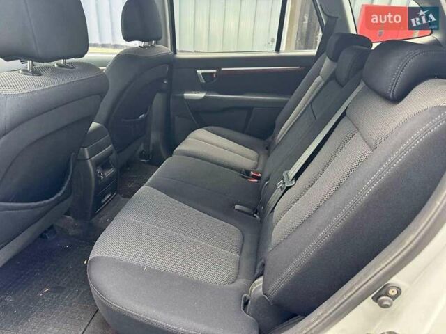 Серый Хендай Санта Фе, объемом двигателя 2.19 л и пробегом 260 тыс. км за 9100 $, фото 1 на Automoto.ua