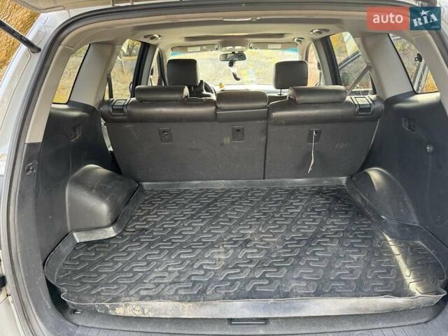 Серый Хендай Санта Фе, объемом двигателя 2.2 л и пробегом 232 тыс. км за 10500 $, фото 17 на Automoto.ua